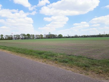 Aligse Feldmark Kreuzeiche Blick auf das Gewerbegebiet